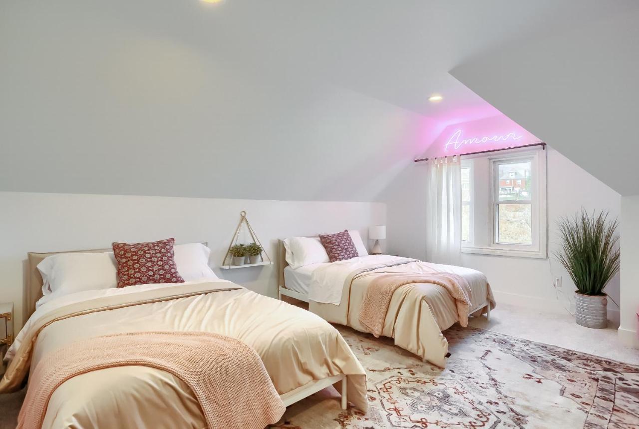 Newly Renovated Victorian Gem Perfect Space For Family Vacations! Pittsburgh Bagian luar foto